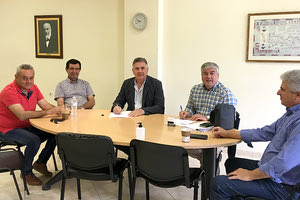 H σύμβαση για το έργο «Βελτίωση δρόμου Γαρίπα - Ίνι» υπογράφτηκε μεταξύ του Δήμαρχου Μινώα Πεδιάδας κ. Μανώλη Φραγκάκη και του εκπροσώπου της αναδόχου εταιρείας