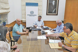 Σύμβαση ύψους 55.000 ευρώ συνυπέγραψαν ο Περιφερειάρχης Σταύρος Αρναουτάκης και ο Πρόεδρος της Ένωσης Καταναλωτών Κρήτης Νίκος Τζανάκης