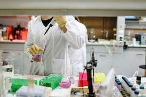 Ετοιμάζουν το εμβόλιο