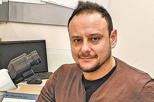 ι ο επίκουρος καθηγητής στο Τμήμα Υγιεινής & Επιδημιολογίας Ιατρικής Σχολής ΕΚΠΑ και μέλος της επιτροπής εμπειρογνωμόνων του Υπουργείου Υγείας, κ. Γκίκας Μαγιορκίνης