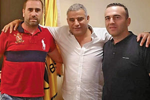 Ο Μάγκετ Σάμι (μέση) με τον Γιώργο Τουτζάρη (αριστερά) και τον Μανόλη Σεβαστάκη (δεξιά)