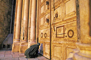 Ο Ιερός Ναός της Γεννήσεως στη Βηθλεέμ άνοιξε και πάλ