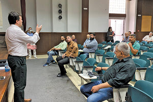 ενημερωτικές ημερίδες και συσκέψεις στο Δήμο Φαιστού για την ενίσχυση της αγροτικής παραγωγής και ειδικότερα της ελαιοπαραγωγής έδωσε ο αρμόδιος Αντιπεριφερειάρχης Νίκος Συριγωνάκης