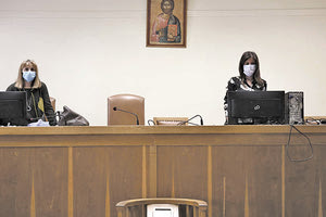 Μάσκες στα δικαστήρια