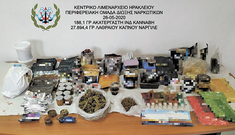 Χειροπέδες στον παραλήπτη του ασυνόδευτου καπνού