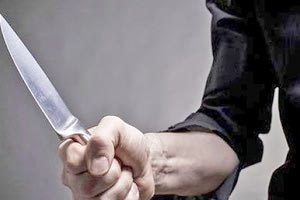 με την απειλή μαχαιριού