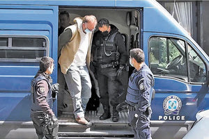 εκτός των φυλακών, ο πρώην προπονητής παιδικών τμημάτων μπάσκετ Νίκος Σειραγάκης, ο οποίος έχει καταδικαστεί για 36 περιπτώσεις ασέλγειας σε βάρος ανηλίκων παιδιών.