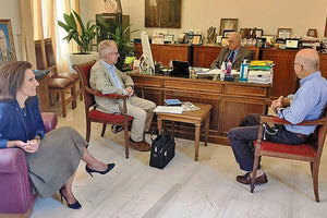 συνάντηση που είχε με τους καθηγητές του Πανεπιστημίου Κρήτης Χρήστο Λιονή και Γρηγόρη Χλουβεράκη, χθες στο γραφείο του στη Λότζια, ο δήμαρχος Ηρακλείου Βασίλης Λαμπρινός.