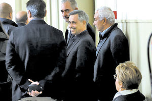 Ο Μιχάλης Λεμπιδάκης στο περιθώριο του πρωτοβάθμιου δικαστηρίου