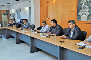 Συνάντηση για τις επιπτώσεις στην οικονομία του δήμου Χερσονήσου στη μετά-καραντίνα εποχή εν μέσω της πανδημίας COVID- 19, πραγματοποιήθηκε στο δημοτικό κατάστημα