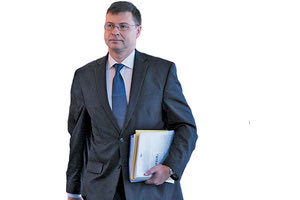 ο επικεφαλής της οικονομικής και νομισματικής πολιτικής της Κομισιόν Βάντις Ντομπρόβσκις