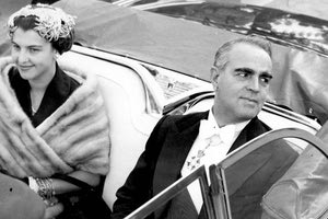 Η εκτυφλωτική Αμαλία Μεγαπάνου με τον σύζυγό της Κωνσταντίνο Καραμανλή