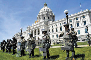 οι ΗΠΑ συνεχίζουν να ζουν στο απόλυτο χάος, εξαιτίας του φρικτού θανάτου του Τζορτζ Φλόιντ από αστυνομικό