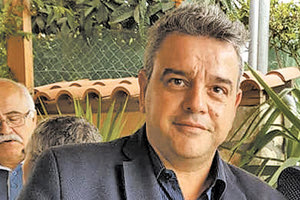 Ο δικαιούχος παλιός πρόεδρος του ΠΑΝΟΜ Γιάννης Κρητικός