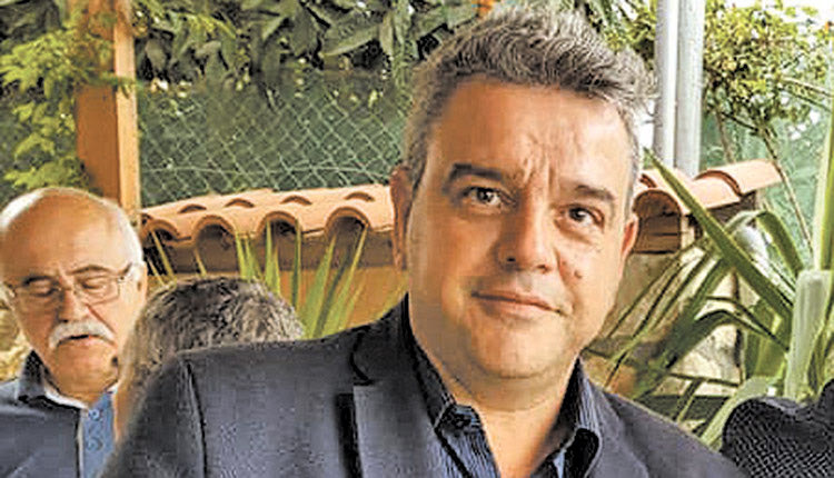 Ο δικαιούχος παλιός πρόεδρος του ΠΑΝΟΜ Γιάννης Κρητικός