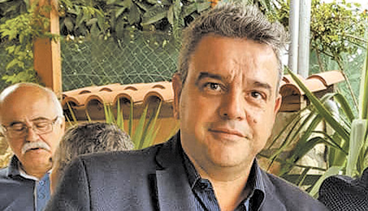 Ο δικαιούχος παλιός πρόεδρος του ΠΑΝΟΜ Γιάννης Κρητικός