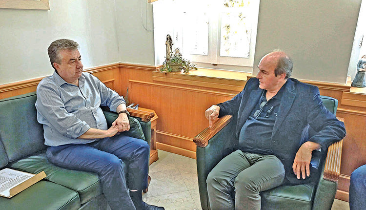 Από τη συνάντηση Αρναουτάκη με τον πρόεδρο της Πανελλήνιας Ομοσπονδίας Εργαζομένων ΥΠΕΧΩΔΕ Μπάμπη Θεοδοσιάδη