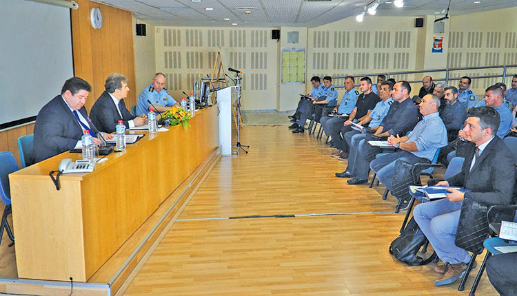 ο υπουργός Προστασίας του Πολίτη κ. Χρυσοχοΐδης από το Ηράκλειο