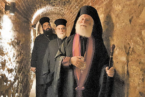 Οι περίφημες, άγνωστες στο ευρύ κοινό, κατακόμβες του Αγίου Γεωργίου παλαιού Καΐρου άνοιξαν ξανά χθες, με τον Πατριάρχη Θεόδωρο να ευλογεί τον ανακαινισμένο χώρο