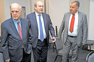 Στην υπογραφή της ηλεκτρικής διασύνδεσης Κρήτης – Αττικής, παρουσία και του Υπουργού Περιβάλλοντος και Ενέργειας Κωστή Χατζηδάκη, παρευρέθηκε ο Δήμαρχος Ηρακλείου Βασίλης Λαμπρινός