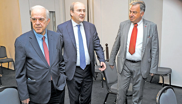 Στην υπογραφή της ηλεκτρικής διασύνδεσης Κρήτης – Αττικής, παρουσία και του Υπουργού Περιβάλλοντος και Ενέργειας Κωστή Χατζηδάκη, παρευρέθηκε ο Δήμαρχος Ηρακλείου Βασίλης Λαμπρινός