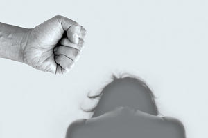 ενδοοικογενειακή βία