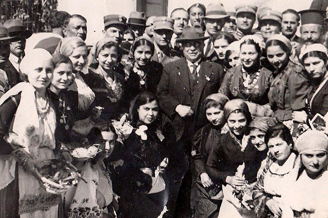 Η φωτογραφία της ημέρας: 1936. Από την επίσκεψη του Ιωάννη Μεταξά στη Νεάπολη Λασιθίου