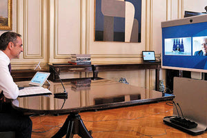 Τηλεδιάσκεψη με τον Πρόεδρο του Ευρωπαϊκού Συμβουλίου, Σαρλ Μισέλ, είχε το απόγευμα της Πέμπτης ο πρωθυπουργός Κυριάκος Μητσοτάκης.