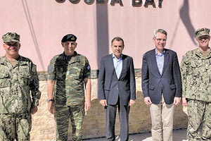 Πάιατ, Παναγιωτόπουλος, Φλώρος κατά τη χθεσινή επίσκεψη στη βάση της Σούδας