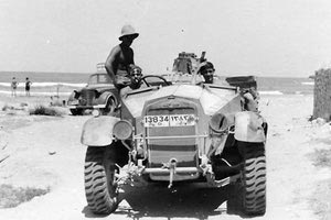 Η φωτογραφία της ημέρας: Ηράκλειο 1941, στην θάλασσα, κάπου στο Τομπρούκ