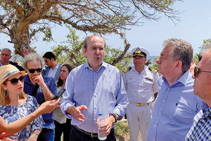 ο υπουργός περιβάλλοντος Κωστής Χατζηδάκης στην ενημερωτική συνάντηση για το Ειδικό Σχέδιο Διαχείρισης της Νήσου Χρυσή Ιεράπετρας