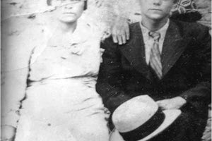 Ο Ιωάννης Μανουσάκης με τη σύζυγό του Δέσποινα Φουντουλάκη.