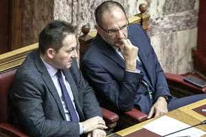 ο υπουργός Επικρατείας, Γιώργος Γεραπετρίτης και ο κυβερνητικός εκπρόσωπος Στ. Πέτσας