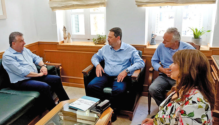 Συνάντηση με την ηγεσία του Οργανισμού Λιμένος Ηρακλείου είχε ο περιφερειάρχης Κρήτης Σταύρος Αρναουτάκης