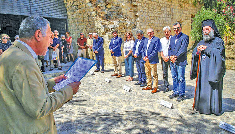 Από την εκδήλωση στη στοά Μακάσι για τους πατριώτες Κρητικούς που αιχμαλωτίστηκαν στις 15 Ιουνίου 1943 από τους Γερμανούς κατακτητές