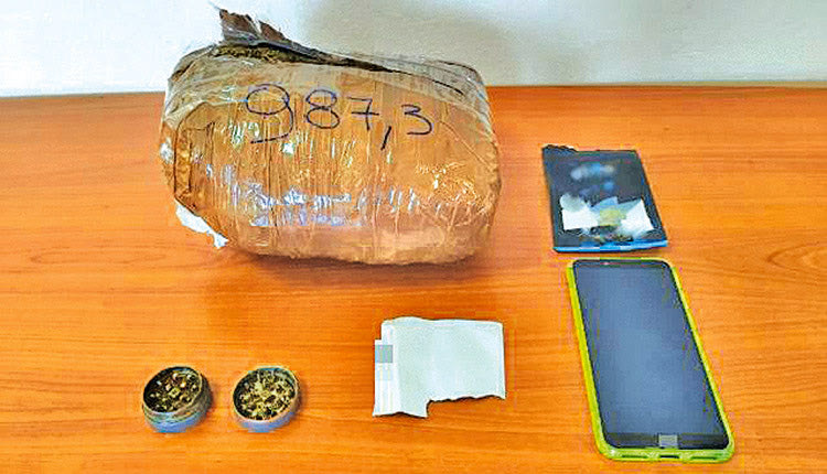 ένα κιλό κάνναβης έκρυβε στις αποσκευές του ένας 22χρονος Ηρακλειώτης