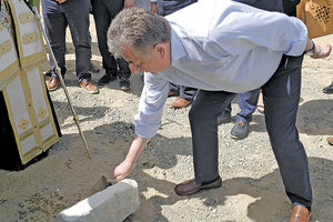 Ο Σταύρος Αρναουτάκης τοποθέτησε το θεμέλιο λίθο του νέου διοικητηρίου της Περιφέρειας Κρήτης στον... “Λάκκο”