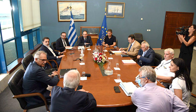 συνάντηση που είχε ο δήμαρχος Ηρακλείου Βασίλης Λαμπρινός με τον Υπουργό Εμπορικής Ναυτιλίας και Νησιωτικής Πολιτικής κ.Γιάννη Πλακιωτάκη
