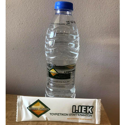 Κοντά στους διαγωνιζόμενους των πανελλαδικών εξετάσεων είναι η οικογένεια Καλαθάκη.