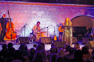 H Σαβίνα Γιαννάτου και οι Primavera en Salonico