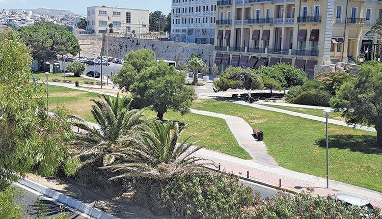 Εργασίες πρασίνου από τον Οργανισμό Λιμένος Ηρακλείου