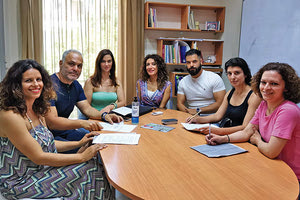 Η ομάδα φιλολόγων του φροντιστηρίου Ιδιαίτερον