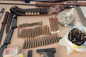 παραβάσεις της νομοθεσίας περί όπλων.