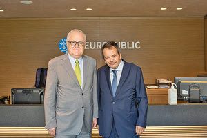 Ο πρόεδρος της Τράπεζας Πειραιώς κ. Γιώργος Χαντζηνικολάου και ο Σύμβουλος Διοίκησης Εμπορικής & Αγροτικής Τραπεζικής κ. Χριστόδουλος Αντωνιάδης επισκέφτηκαν  χθες την εταιρεία πληροφορικής και τεχνολογίας NEUROPUBLIC, στρατηγικό εταίρο