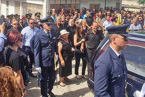 στην κηδεία του σμηναγού Γαρεφαλάκη