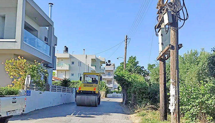 Εργασίες ασφαλτόστρωσης στην Αμμουδάρα κατά μήκος της οδού Εθνικής Αντιστάσεως έως και τη συμβολή της με την οδό Ελ Γκρέκο