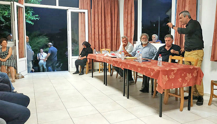 Στα Ρουσσοχώρια, στο πλευρό των κατοίκων και των τοπικών φορέων που πλήττονται από το έργο κατασκευής του νέου αεροδρομίου Καστελλίου, βρέθηκαν οι βουλευτές του ΣΥΡΙΖΑ Χάρης Μαμουλάκης, Σωκράτης Βαρδάκης και Νίκος Ηγουμενίδης