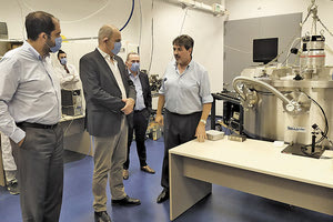 Το ερευνητικό κέντρο Φυσικής Πλάσματος και Λέιζερ επισκέφθηκαν το περασμένο Σάββατο οι υφυπουργοί Παιδείας, Βασίλης Διγαλάκης και Μεταφορών, Γιάννης Κεφαλογιάννης