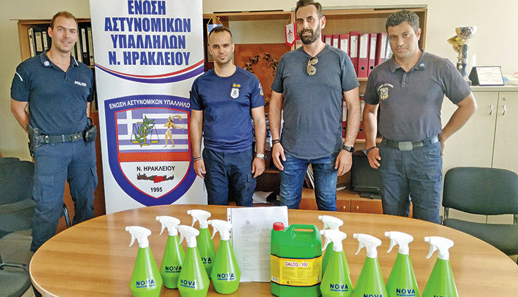Δωρεά απολυμαντικού στην ΕΛ.ΑΣ. 4.000 λίτρα απολυμαντικού υγρού ιδανικό για οχήματα και κάθε είδους επιφάνεια