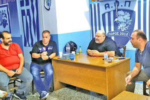 Ο πρόεδρος του Πόρου κ. Ασσαργιωτάκης με τους συνεργάτες του